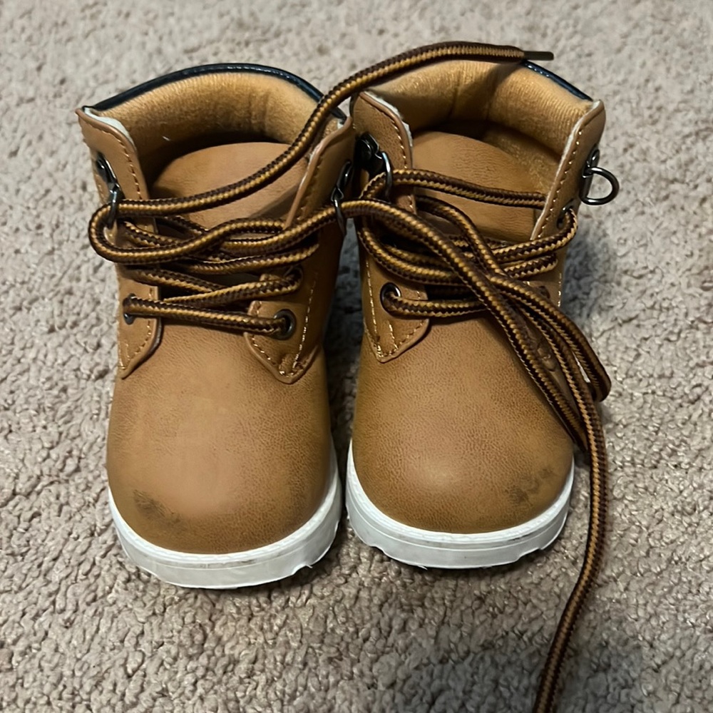 Boy boots